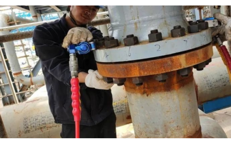 冶金余热回收设备螺栓安装预紧选用KWZK开云手机网(中国)官方网站液压力矩扳手